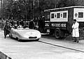 Rekordfahrten auf der Autobahn Frankfurt – Darmstadt, 11. November 1936: Rudolf Caracciola erzielte mit dem Zwölfzylinderfahrzeug Mercedes-Benz W 25 mit Stromlinienkarosserie fünf internationale Klassenrekorde und einen Weltrekord.